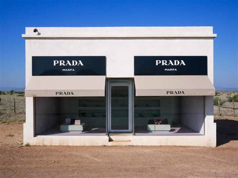 bedeutung prada marfa bild|is prada marfa a store.